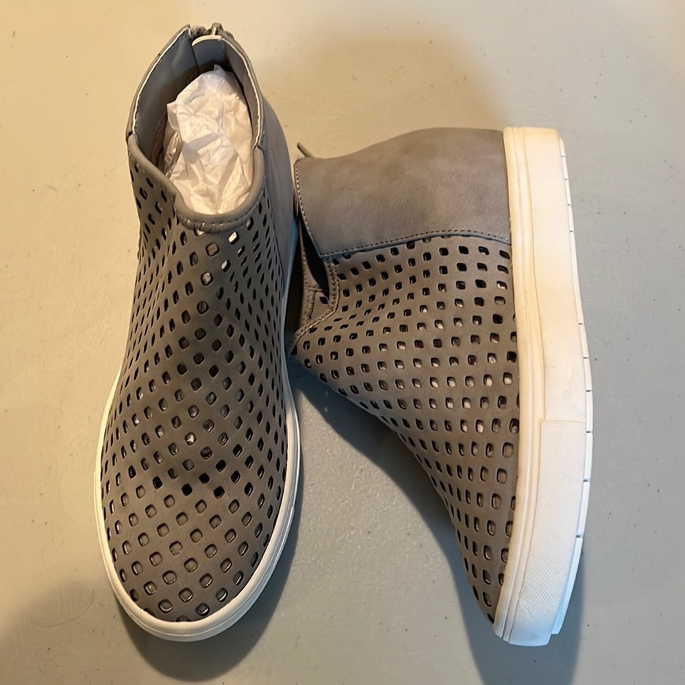 Cushionaire booties new SZ 6